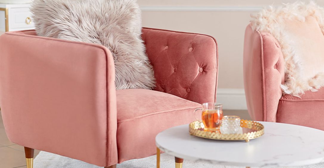 海外風インテリアが大人可愛い ガーリーなリビングのレイアウト事例 公式 Lowya ロウヤ 家具 インテリアのオンライン通販