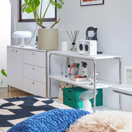 ミッドセンチュリーの美しさを現代に。「ネオレトロ」な家具シリーズが