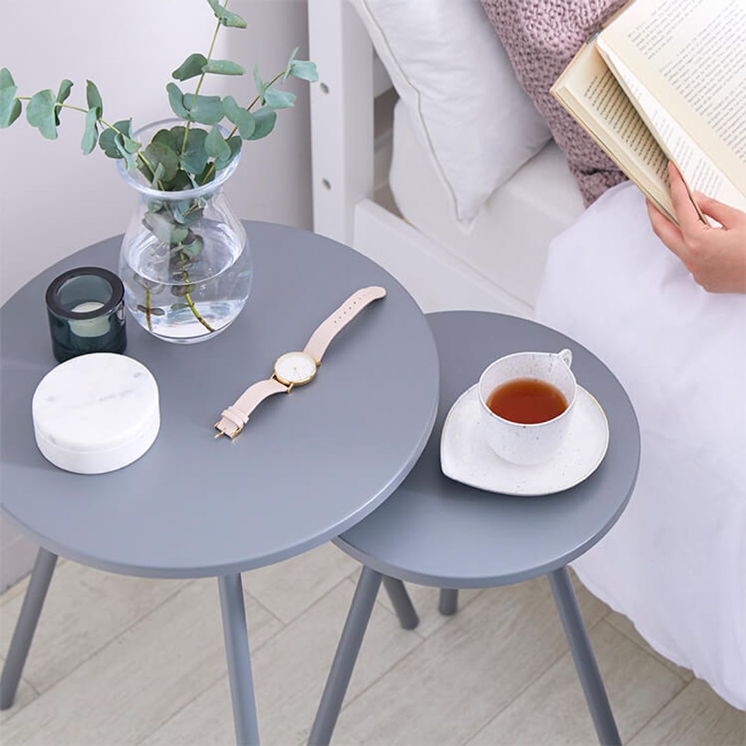 丸いおしゃれローテーブル7選】商品選びのポイントと人気スタイルへのコーディネート実例もご紹介 | Hello Interior NOTE [ノート]