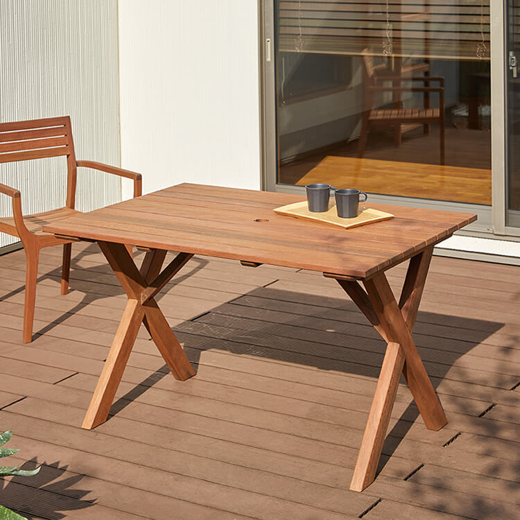 高級感のある屋外テーブル⑥『LOWYA ガーデンテーブル 120 WONDER』