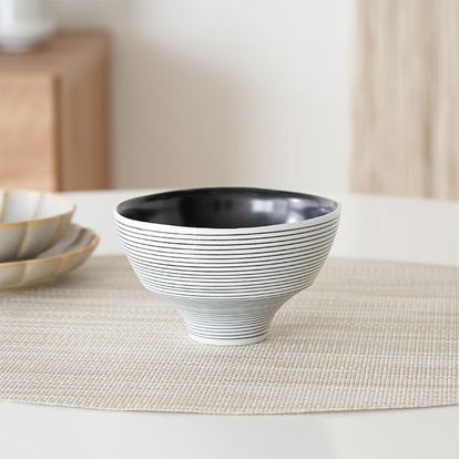 内黒外黒呉須象嵌 飯碗 大 ブラック 茶碗 Realita | 【公式】LOWYA 