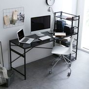 パソコンデスク(ホワイト/ブラック)収納ラック一体型が特徴の幅160