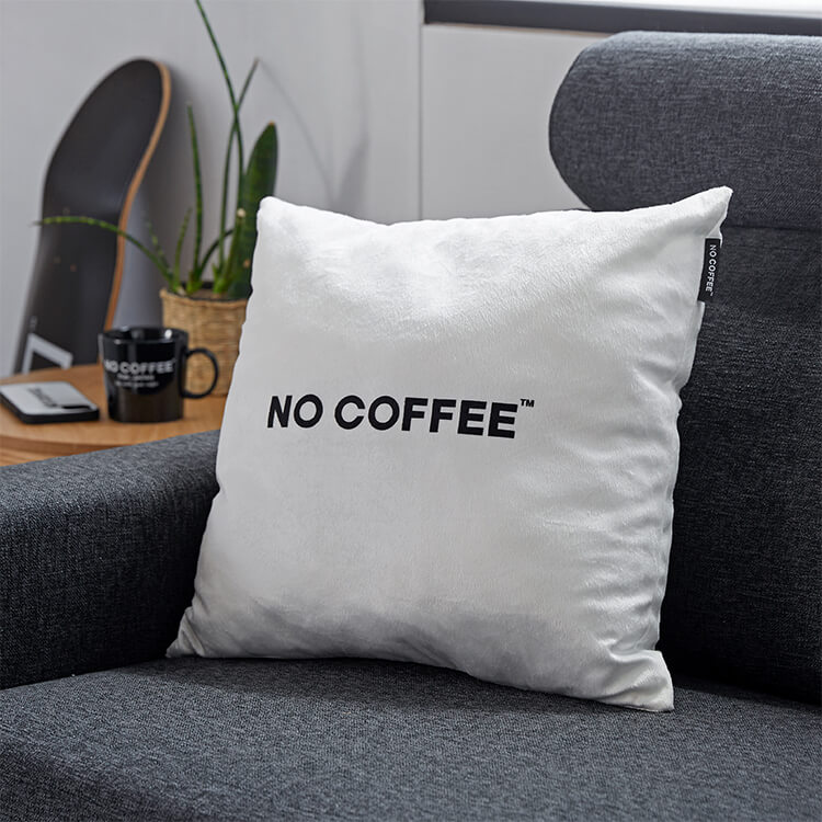 NO COFFEE ロゴ入りクッション 日本製のベロア調デザイン | 【公式