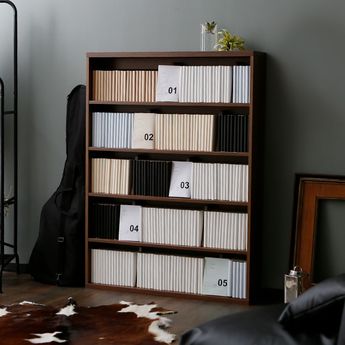 漫画収納にぴったりの本棚！ブックエンドスライド式(ホワイト